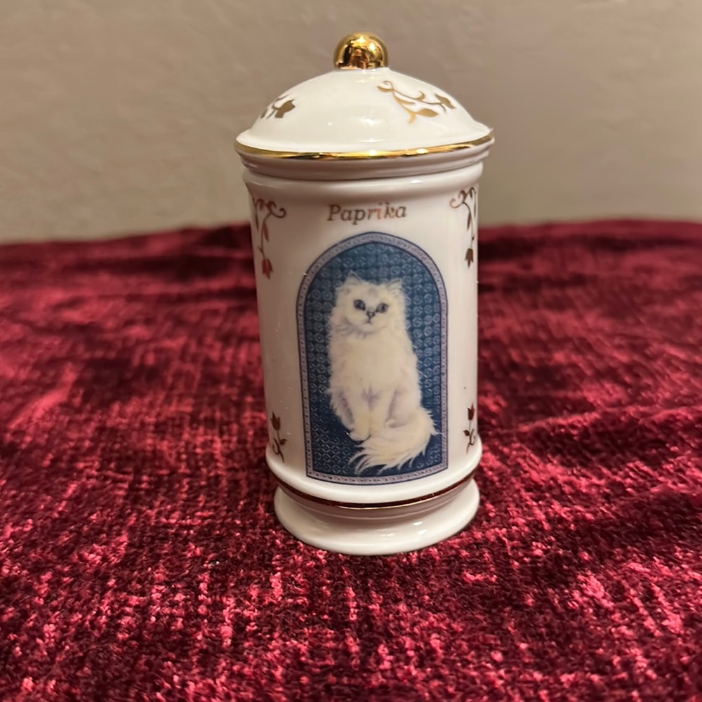 The cats of distinction spice jar